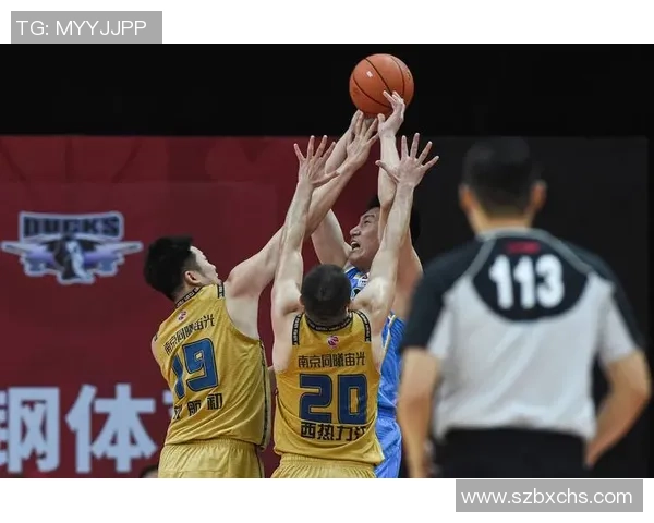 南京篮球队展现强大实力大满贯赛事点评与分析