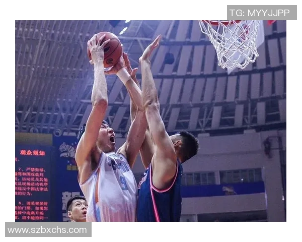 赛后分析:上海羽毛球队与广州羽毛球队的协作与战术对比探讨 赛后分析:上海羽毛球队与广州羽毛球队的协作与战术对比探讨